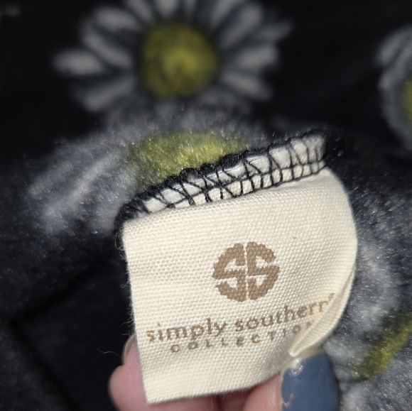 Simply Southern Floral Pullover Pink & Black Fleece, Size Small - Picture 8 of 8